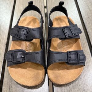 Boys Black Osh Kosh B’gosh Velcro sandals size 12